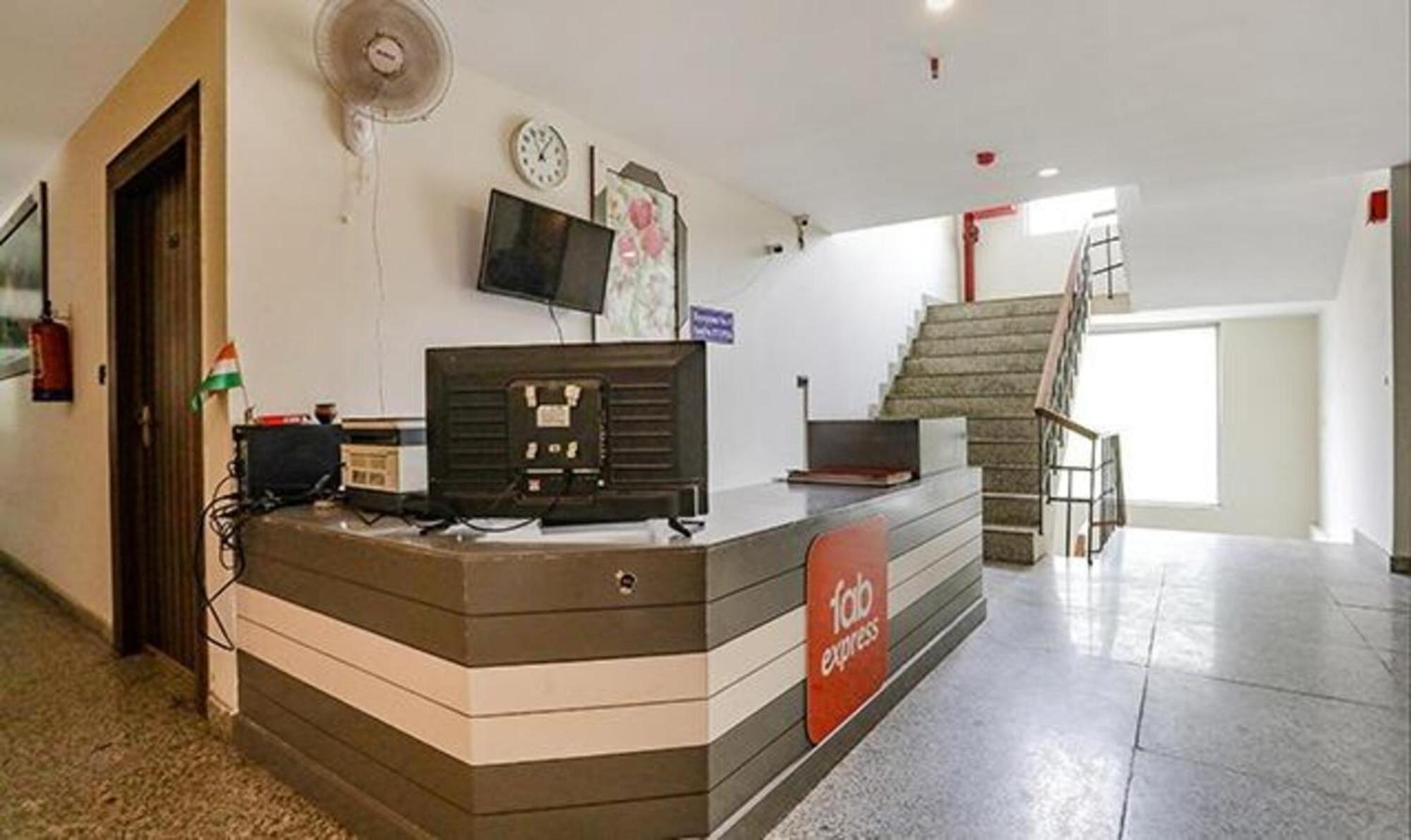Fabhotel F9 Sector 58 诺伊达 外观 照片